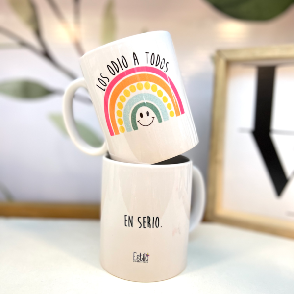Taza Los Odio a Todos (arco iris) - Imagen 2