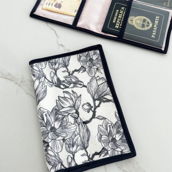 Porta Documentos B&W Flowers