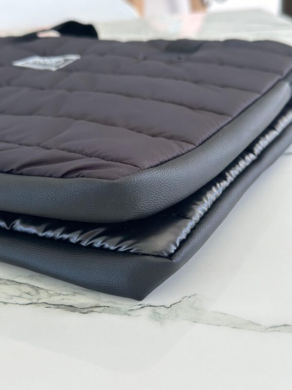 Porta Notebook Matelasse Negra - Imagen 2